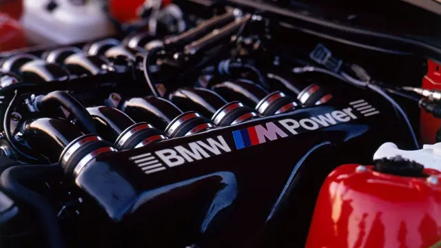 Motor V12 S70 del BMW M8 E31.