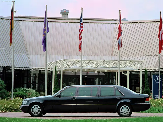 El Mercedes-Benz S600 Pullman Limousine W140, uno de los modelos más icónicos de la firma alemana