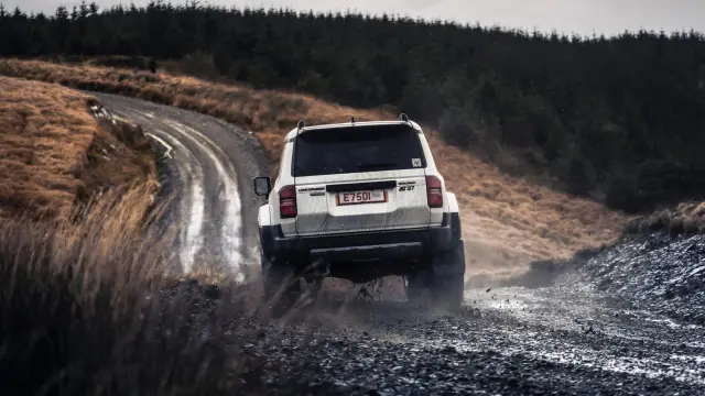 Comparativa off-road de Toyota Land Cruiser, Land Rover Defender Octa, Jeep Wrangler e Ineos Grenadier modificados