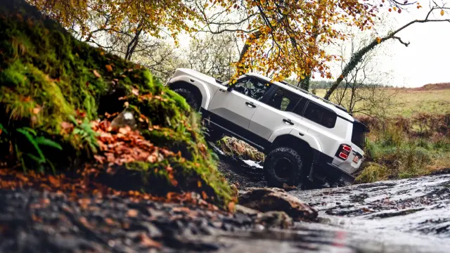 Comparativa off-road de Toyota Land Cruiser, Land Rover Defender Octa, Jeep Wrangler e Ineos Grenadier modificados