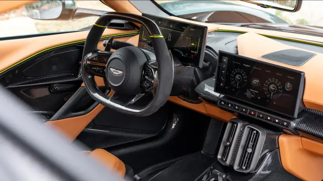 Prueba del Aston Martin Valhalla