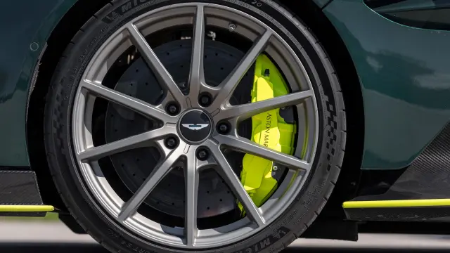 Prueba del Aston Martin Valhalla