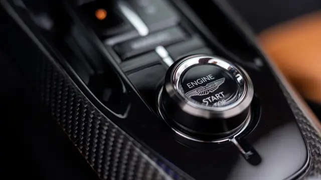 Prueba del Aston Martin Valhalla