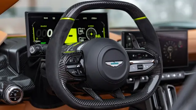 Prueba del Aston Martin Valhalla