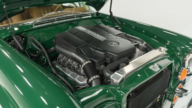 Mercedes 280SE (W111) restomod de Retro Designs con el motor M113 de AMG