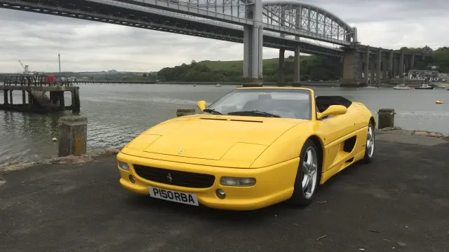Ferrari F355.