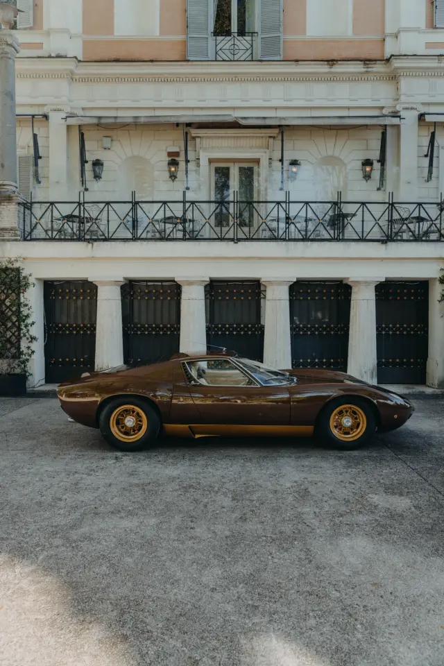 Lamborghini Miura SV de 1972 restaurado por Polo Storico