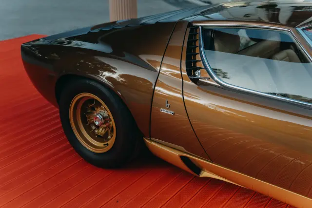 Lamborghini Miura SV de 1972 restaurado por Polo Storico
