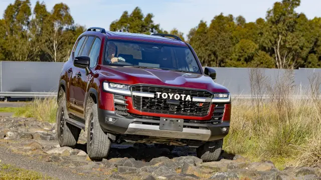 Toyota Land Cruiser 300 Hybrid 2026.