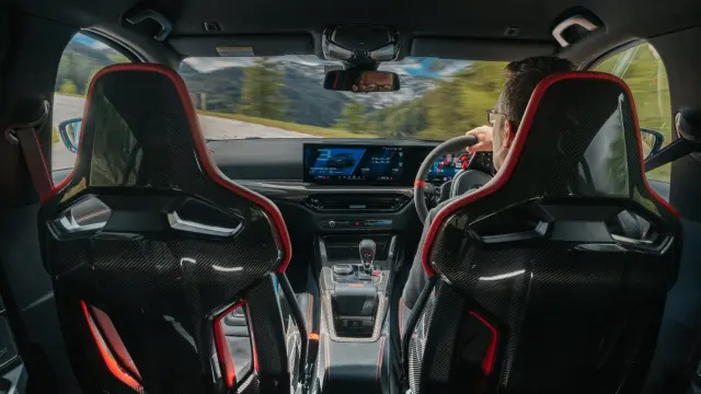 Audi RS5 Avant vs BMW M3 CS Touring