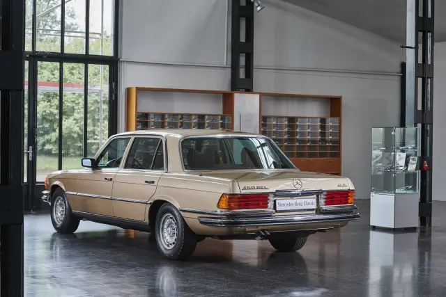 Mercedes-Benz 450 SEL 6.9
