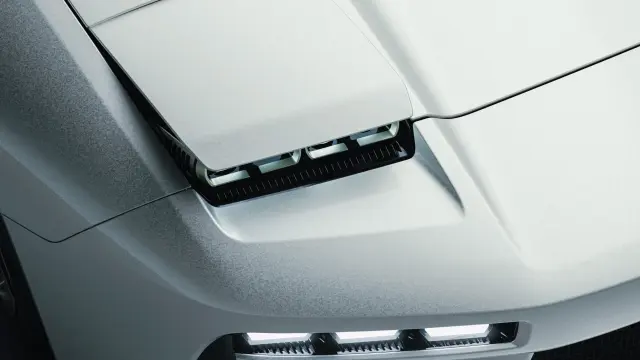 Algo que ni siquiera se discutió fue el empleo de faros escamoteables: un NSX tiene que tener faros escamoteables sí o sí.