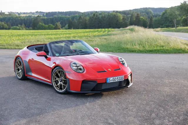 Es el primer 911 Cabrio con suspensión delantera de doble triángulo.