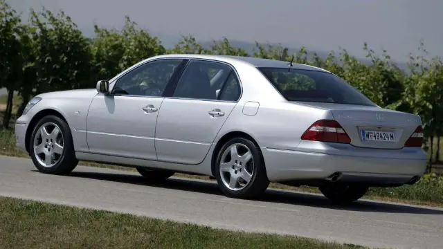 Lexus LS430