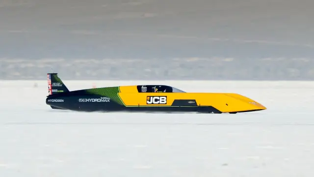 JCB Hydromax bate el récord de velocidad terrestre.