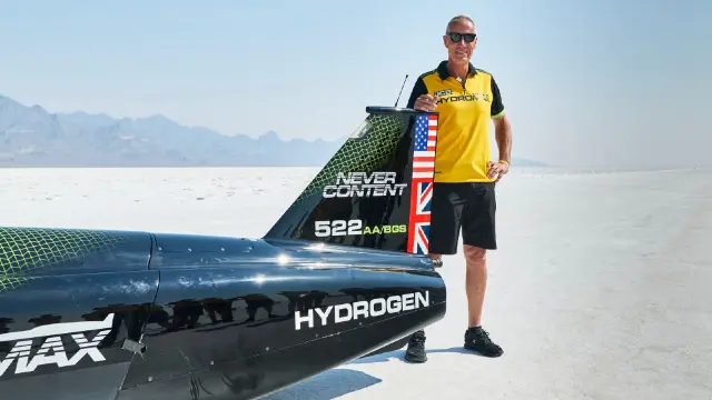 JCB Hydromax bate el récord de velocidad terrestre.