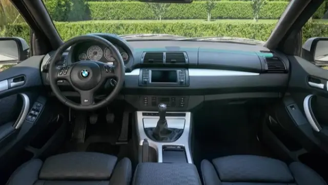 BMW X5 con el motor V10 S85 del BMW M5 E60