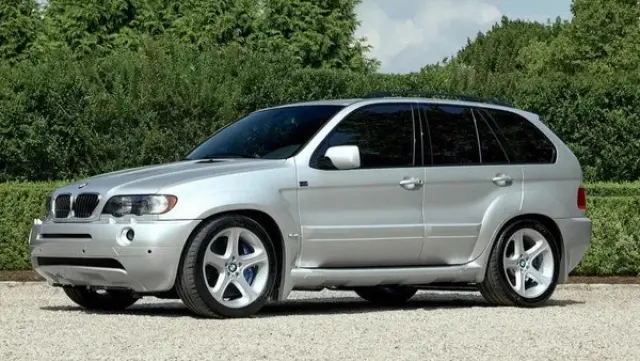 BMW X5 con el motor V10 S85 del BMW M5 E60