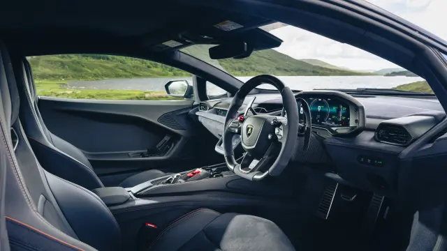 Lamborghini Temerario vs Porsche 911 Turbo S