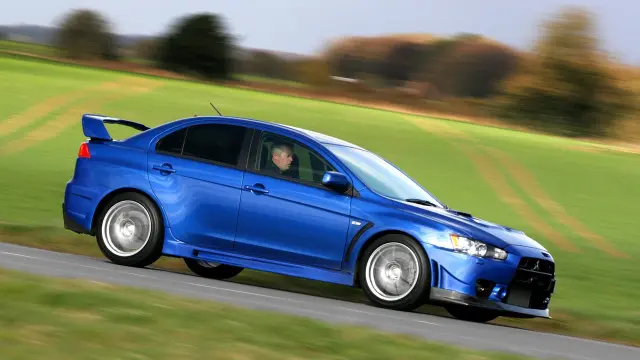 Mitsubishi Lancer Evolution FQ-400.