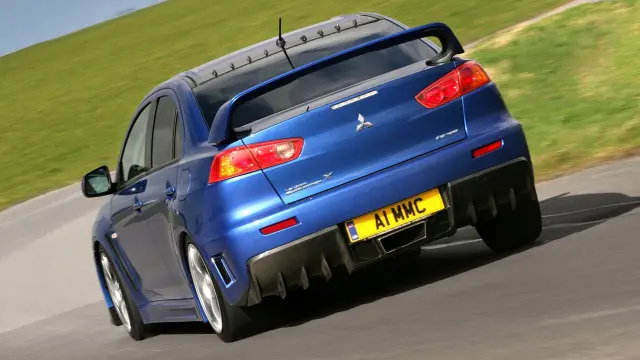 Mitsubishi Lancer Evolution FQ-400.