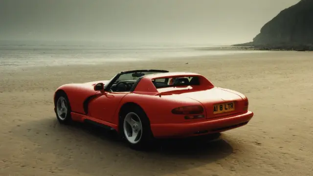 Dodge introdujo algunos cambios en la segunda generación del Viper para mejorar su manejo.