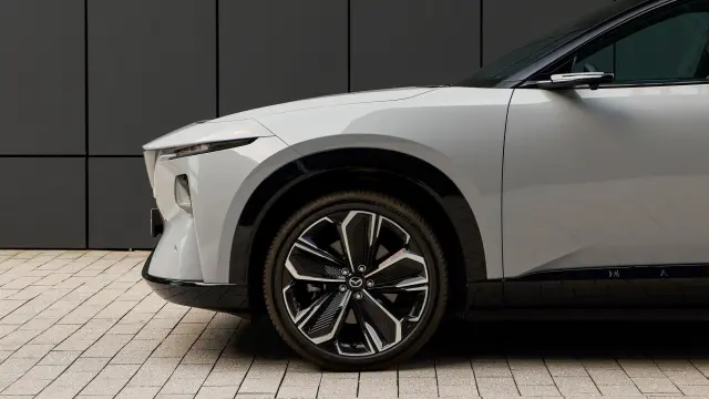 Mazda CX-6e 2026