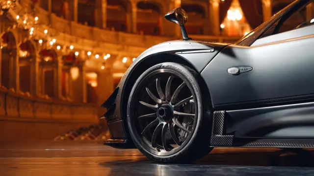 Los dos Pagani Zonda 760 RS en la sesión de fotos en la Ópera Nacional de Hungría