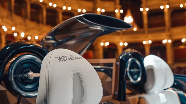 Los dos Pagani Zonda 760 RS en la sesión de fotos en la Ópera Nacional de Hungría