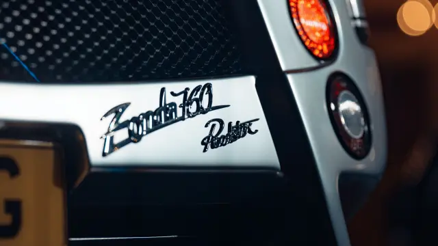 Los dos Pagani Zonda 760 RS en la sesión de fotos en la Ópera Nacional de Hungría