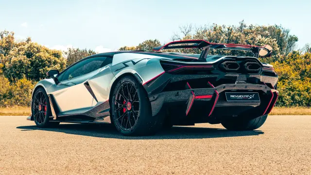 Lamborghini Revuelto SV