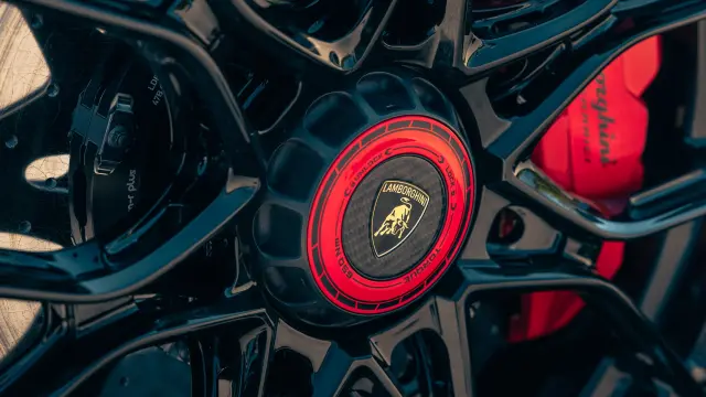 Lamborghini Revuelto SV