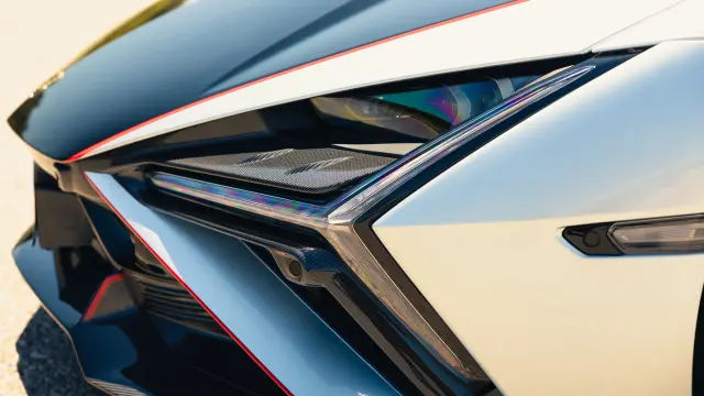 Lamborghini Revuelto SV