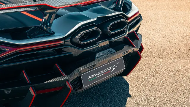 Lamborghini Revuelto SV