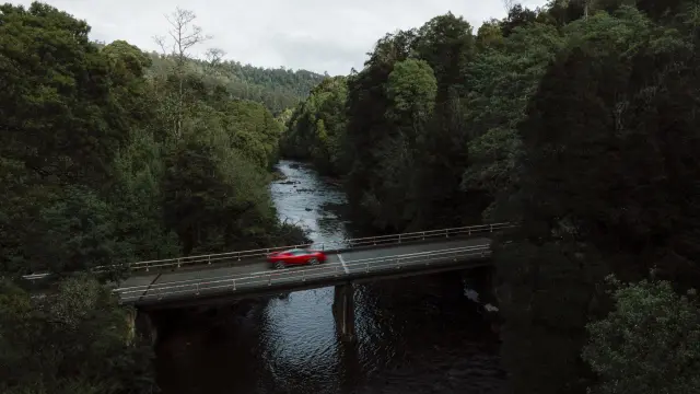 Prueba del Ferrari 849 Testarossa en las 99 curvas de Tasmania