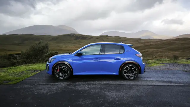 Peugeot E-208 GTI