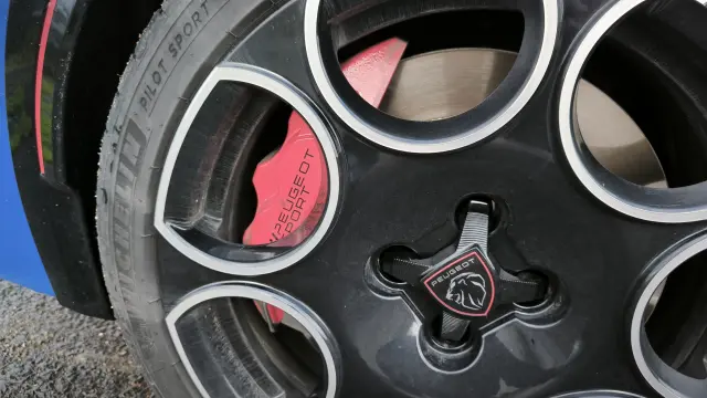 Peugeot E-208 GTI