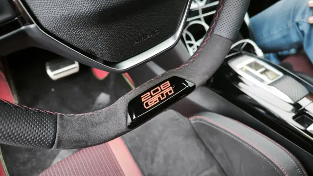Peugeot E-208 GTI