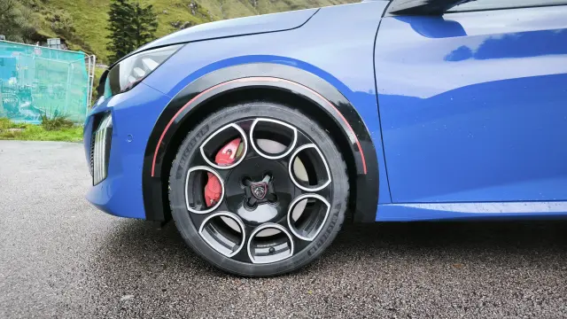 Peugeot E-208 GTI