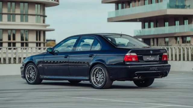 BMW M5 W10