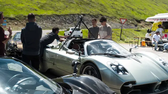 Momento de la descarga de los tres Pagani