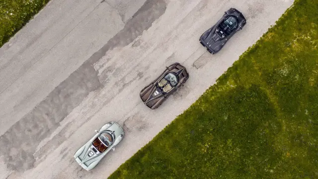 Foto cenital de los tres Pagani roadster