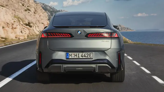 BMW iX4 2027